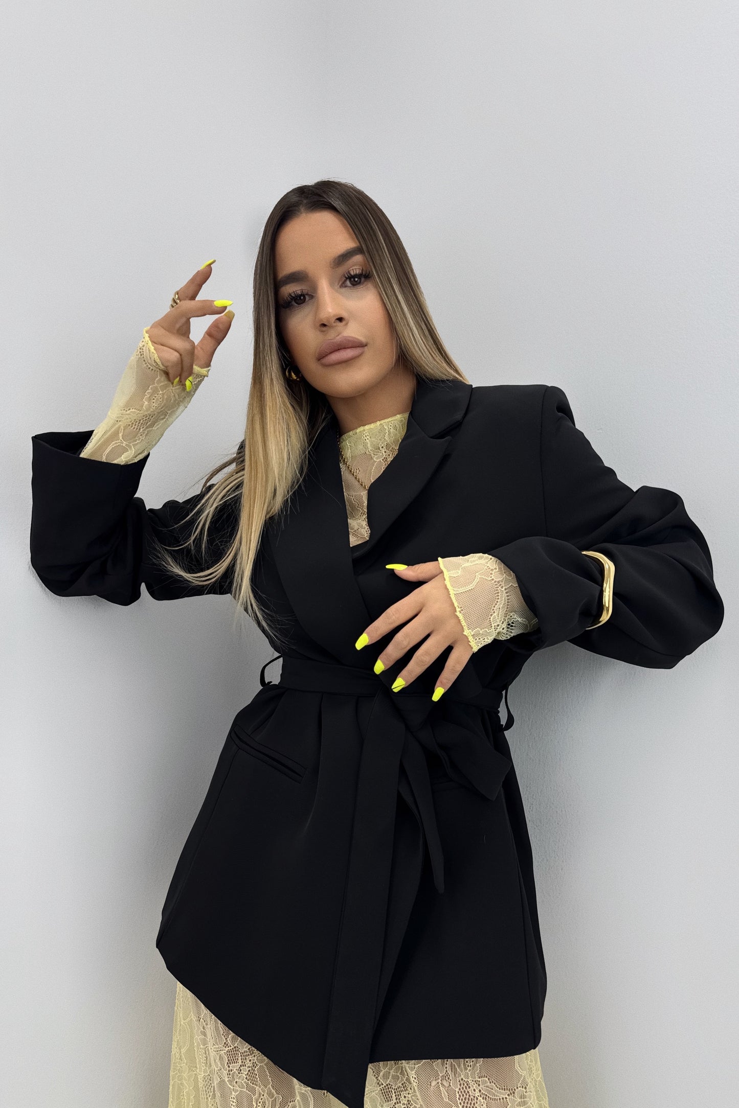 BLAZER CON CINTURÓN LUMINA