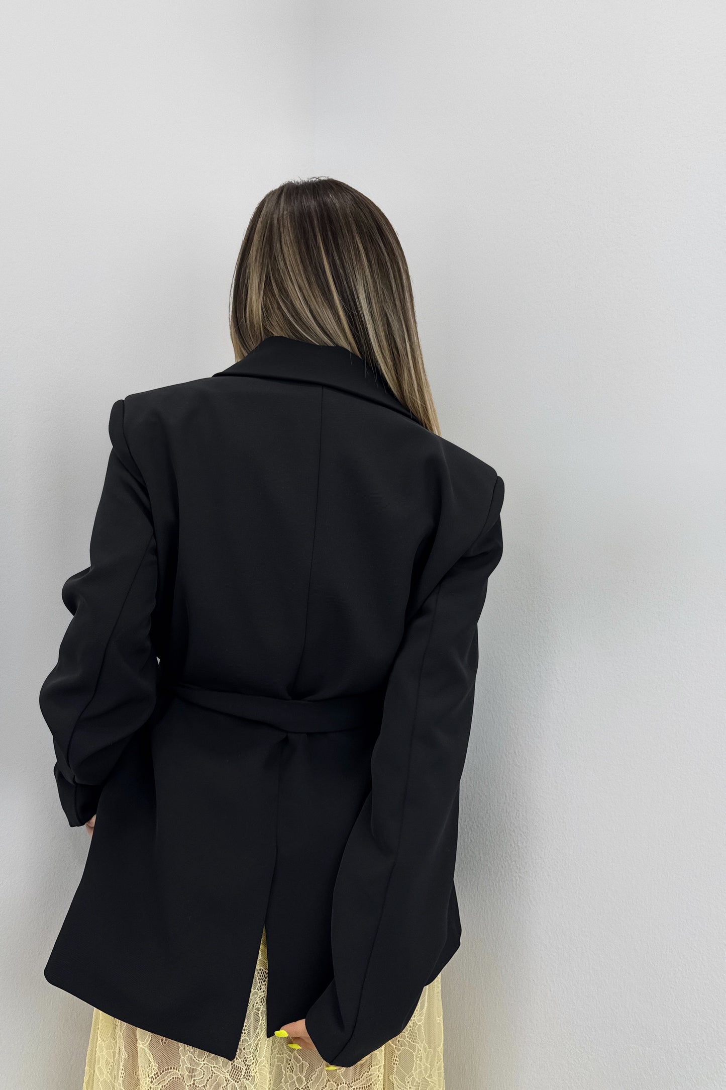 BLAZER CON CINTURÓN LUMINA
