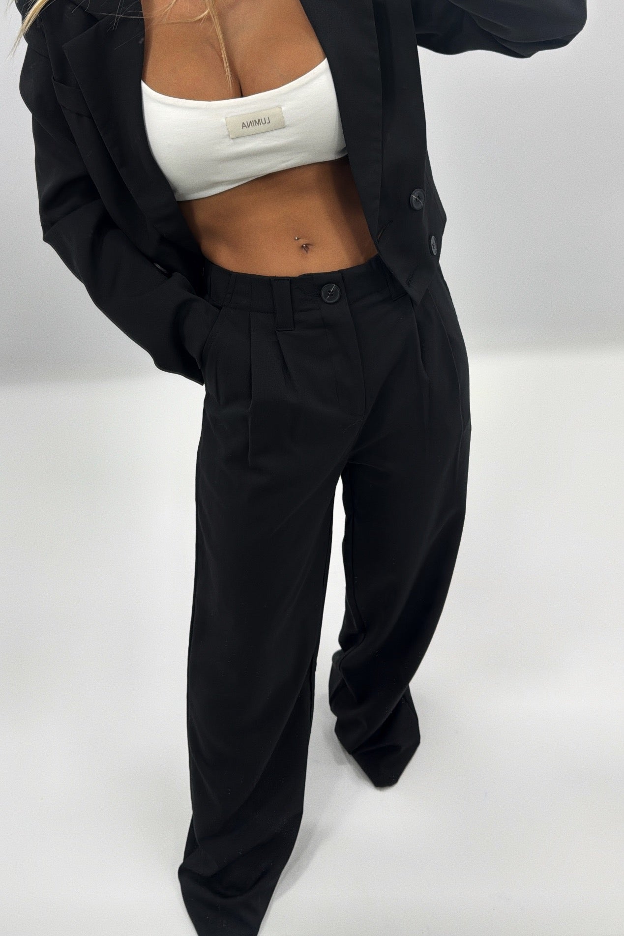 TRAJE BASIC