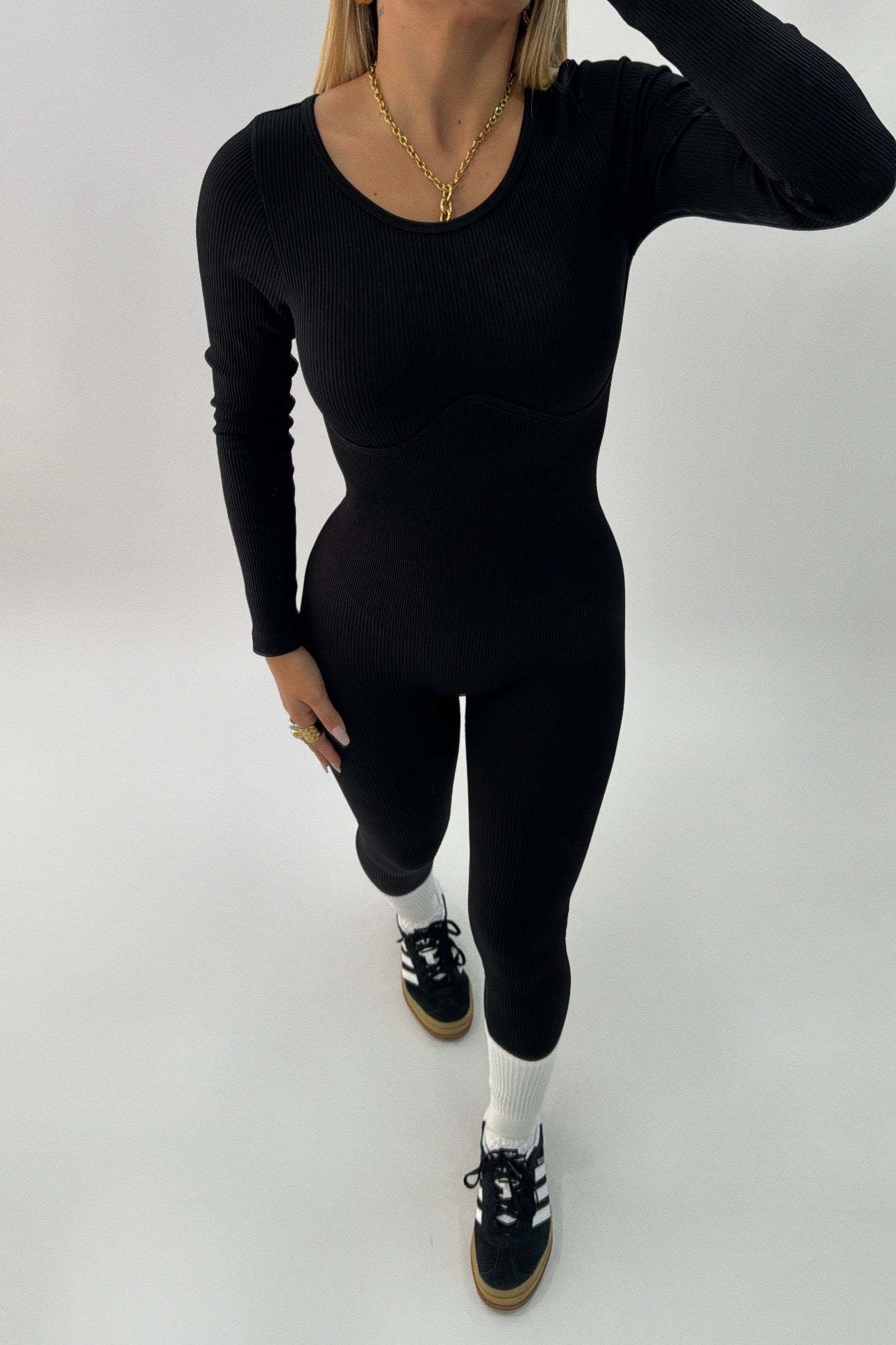 MONO BLACK
