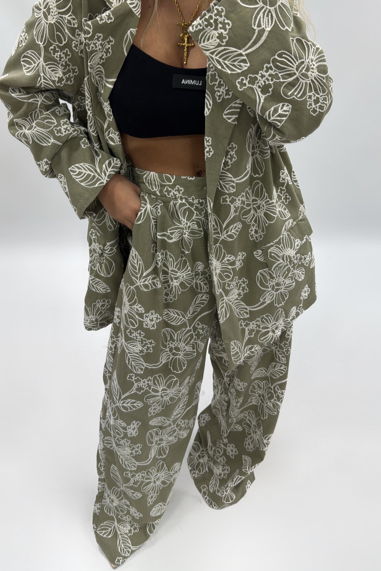TRAJE BORD