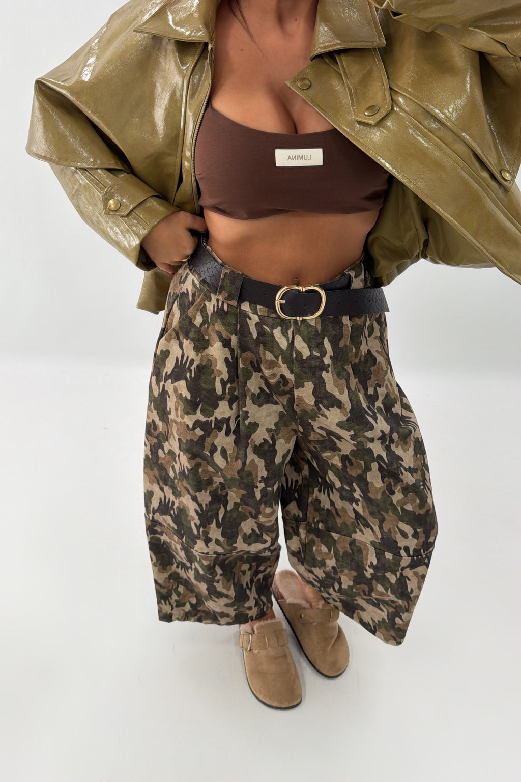 PANTALÓN CAMUFLAJE CON CINTURÓN