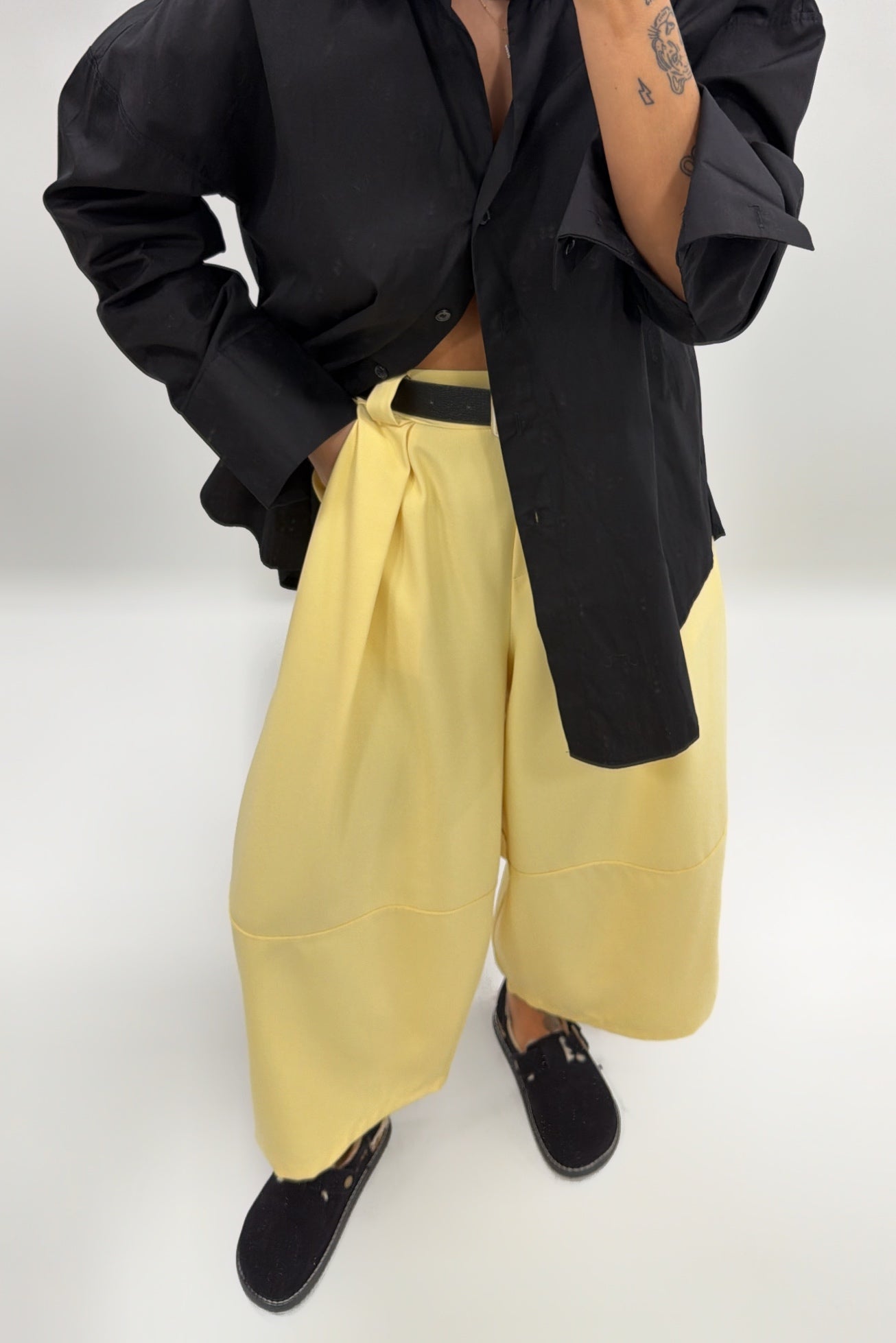 PANTALÓN AMAR CON CINTURÓN