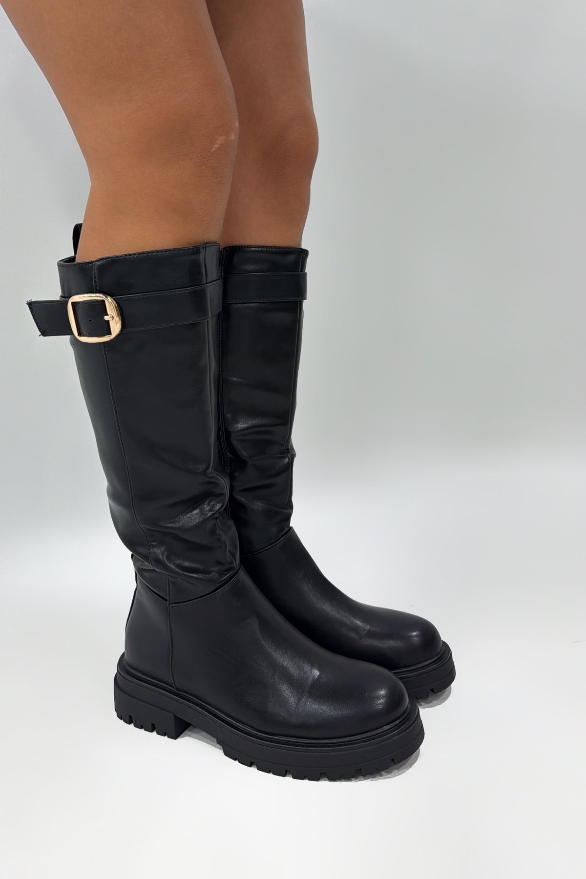 BOTAS PLANAS CON HEBILLA