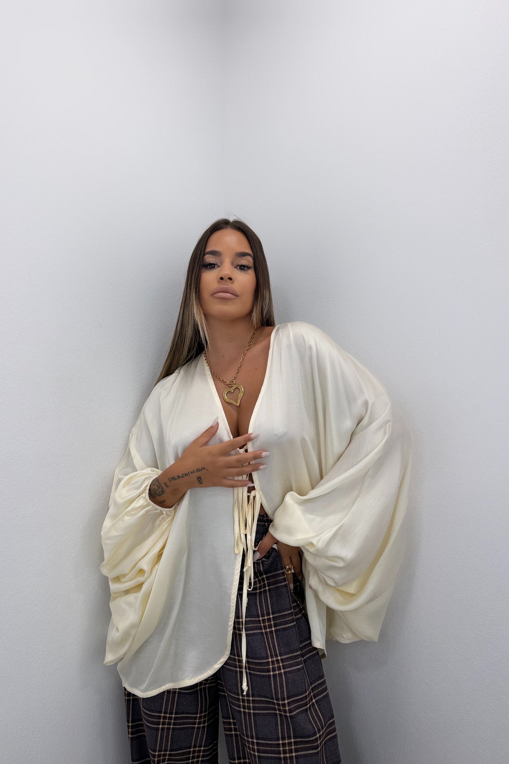 BLUSA SATÉN CREM