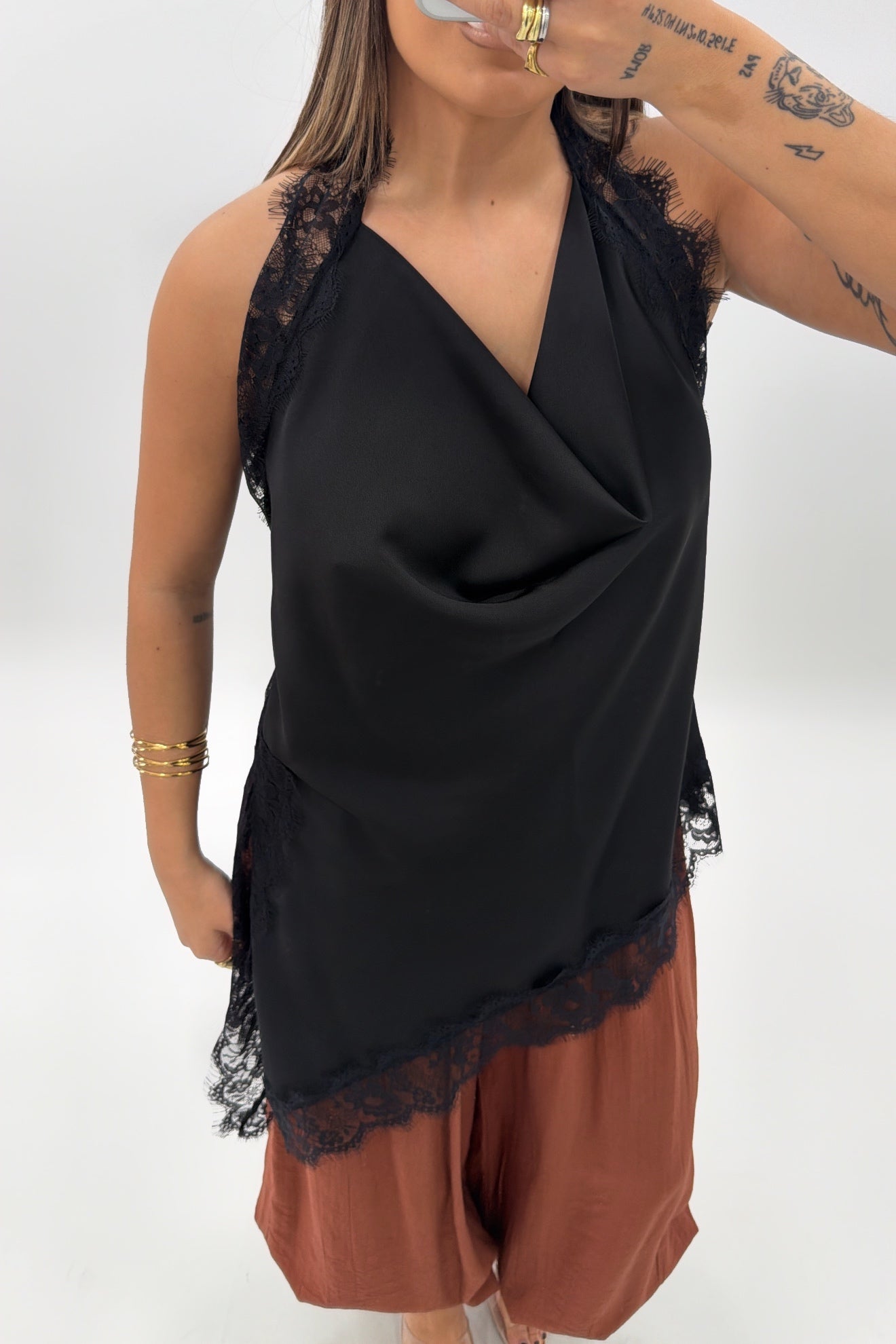 TOP ASIMÉTRICO ENCAJE