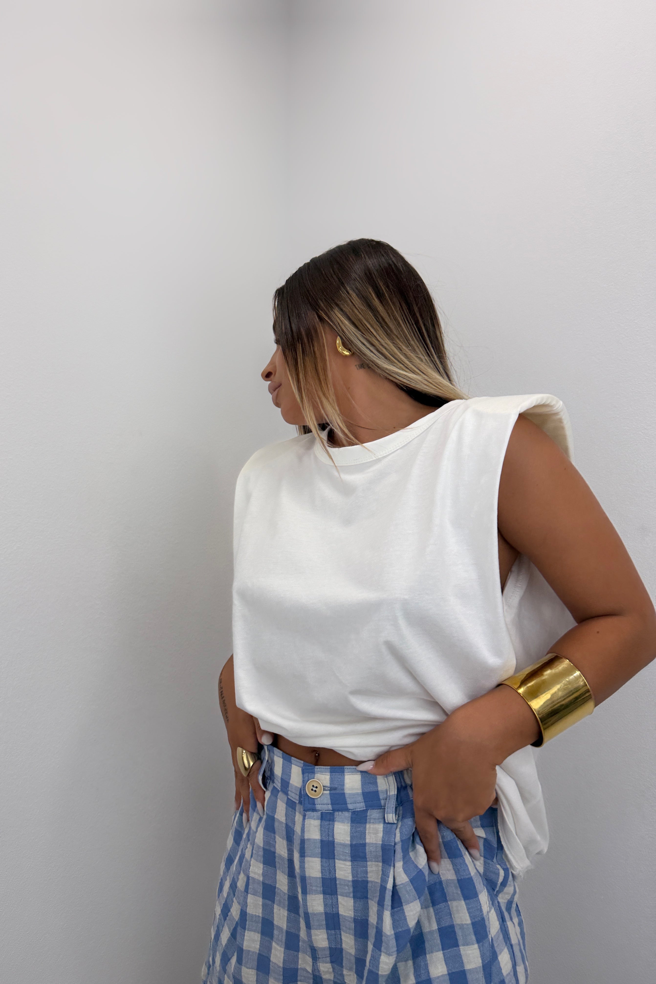 CAMISETA HOMBRERAS