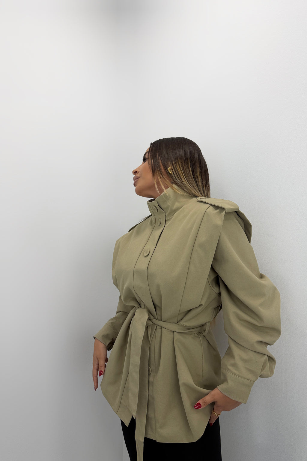 CHAQUETA TRENCH CINTURÓN