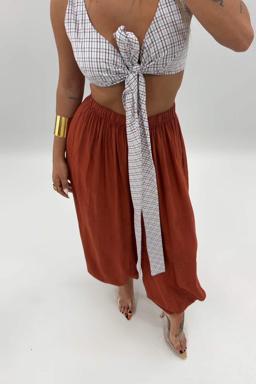 PANTALÓN CON FLOR