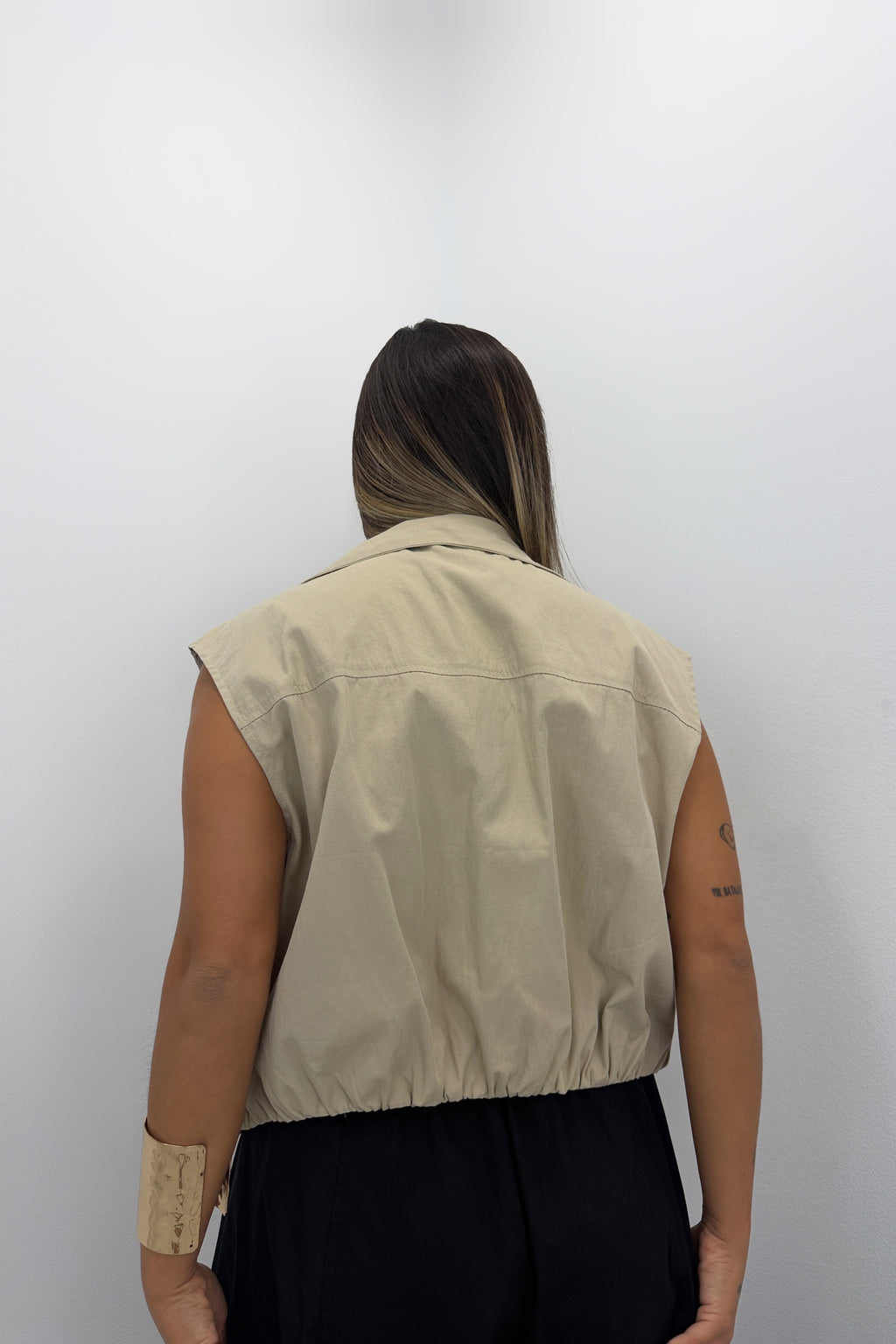 CHALECO CROPPED CREEM