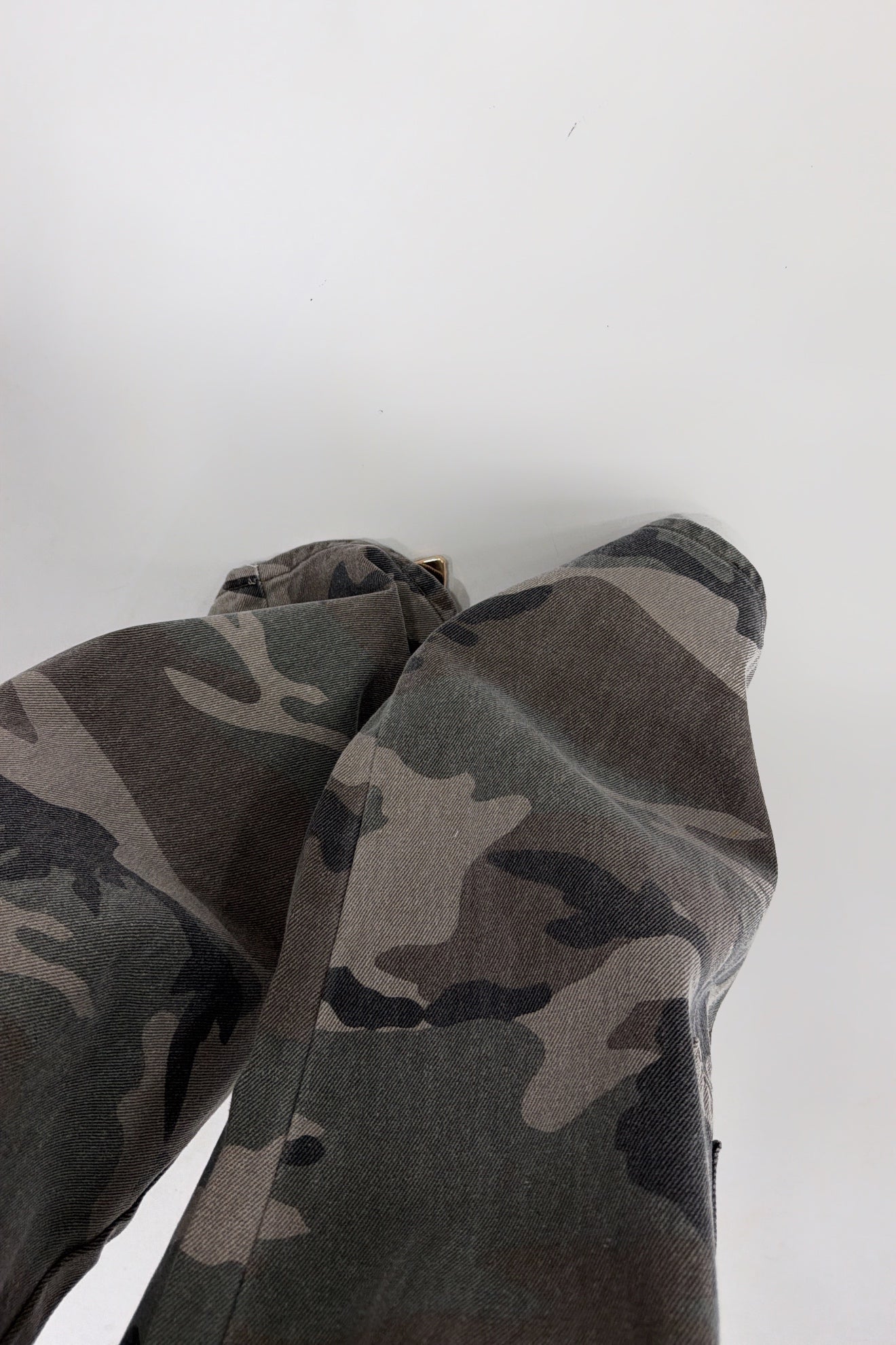 JEANS CARGO CAMUFLAJE