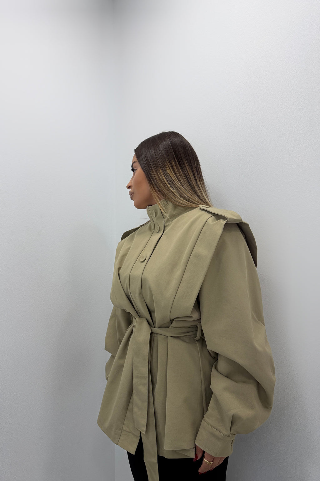 CHAQUETA TRENCH CINTURÓN