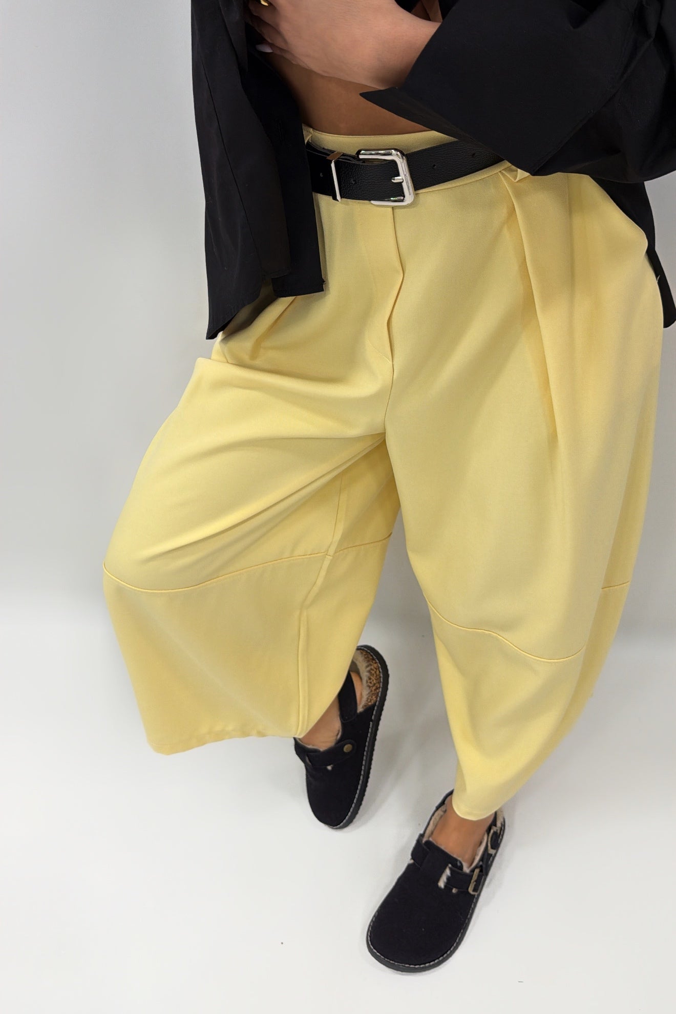 PANTALÓN AMAR CON CINTURÓN