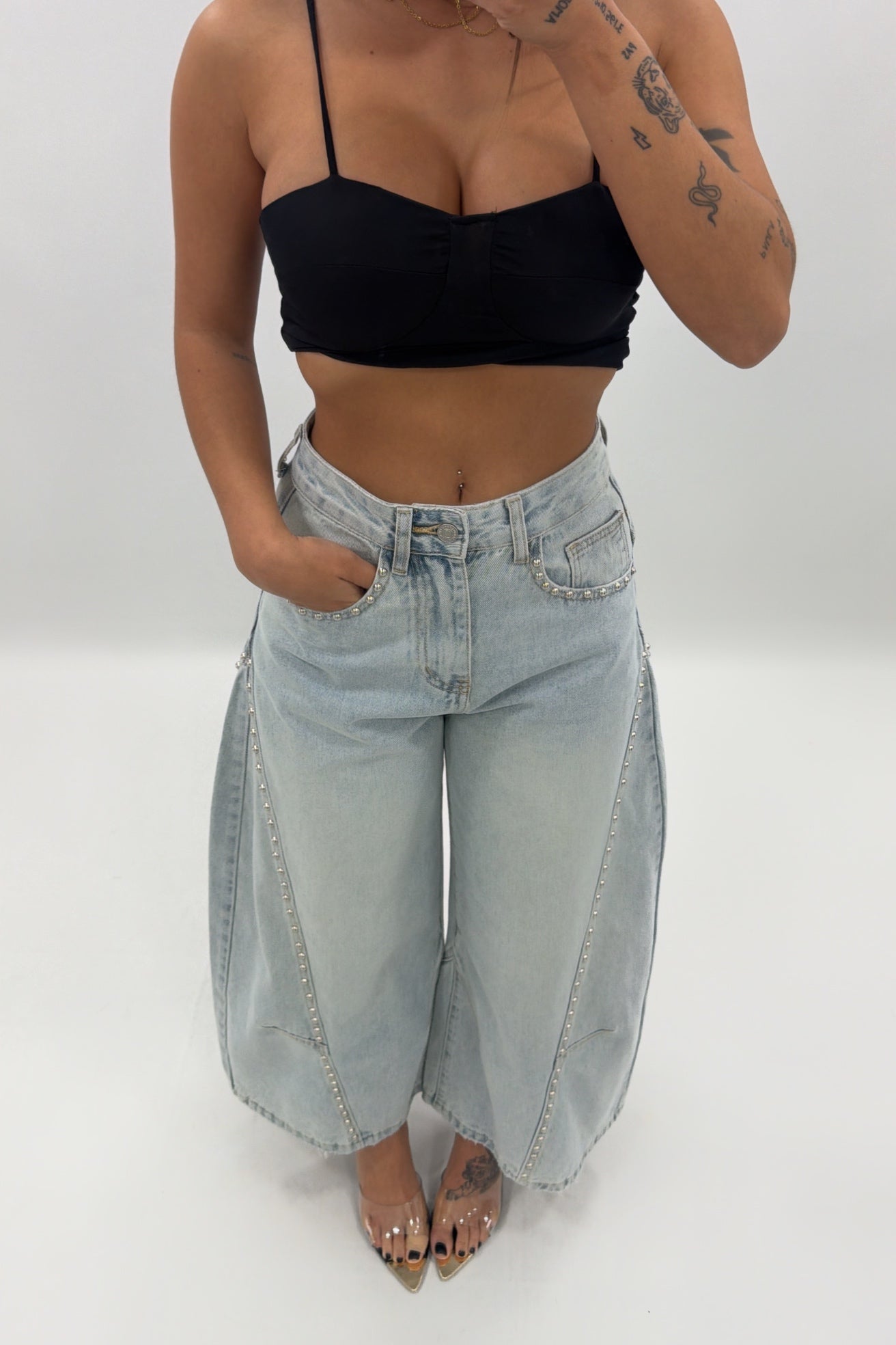 PANTALÓN DENIM TACHUELA