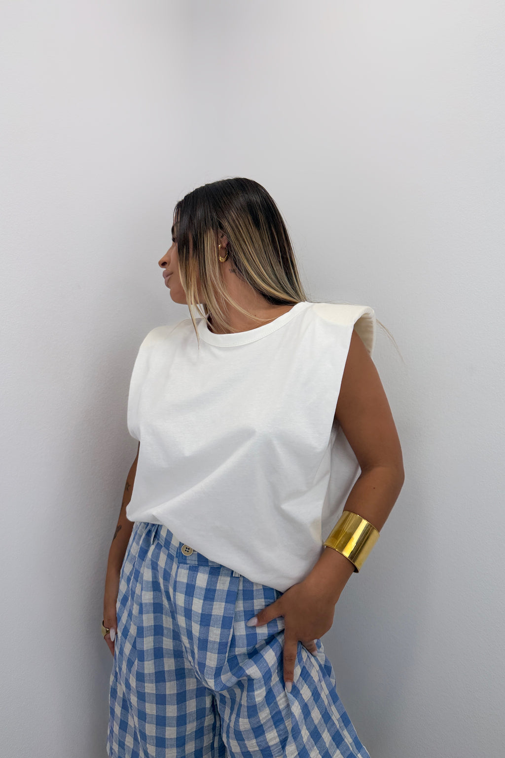 CAMISETA HOMBRERAS