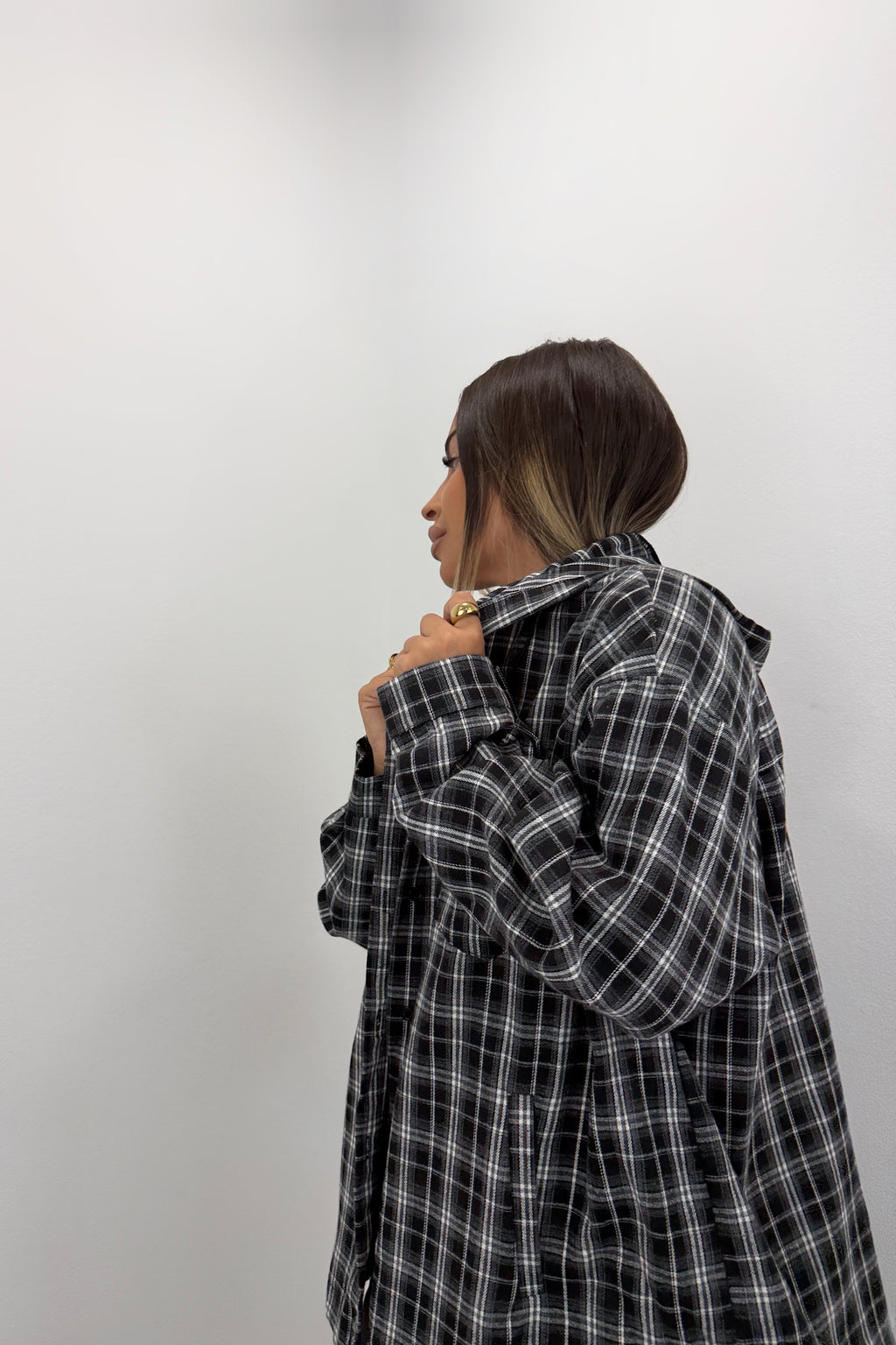 CAMISA CON CAPUCHA