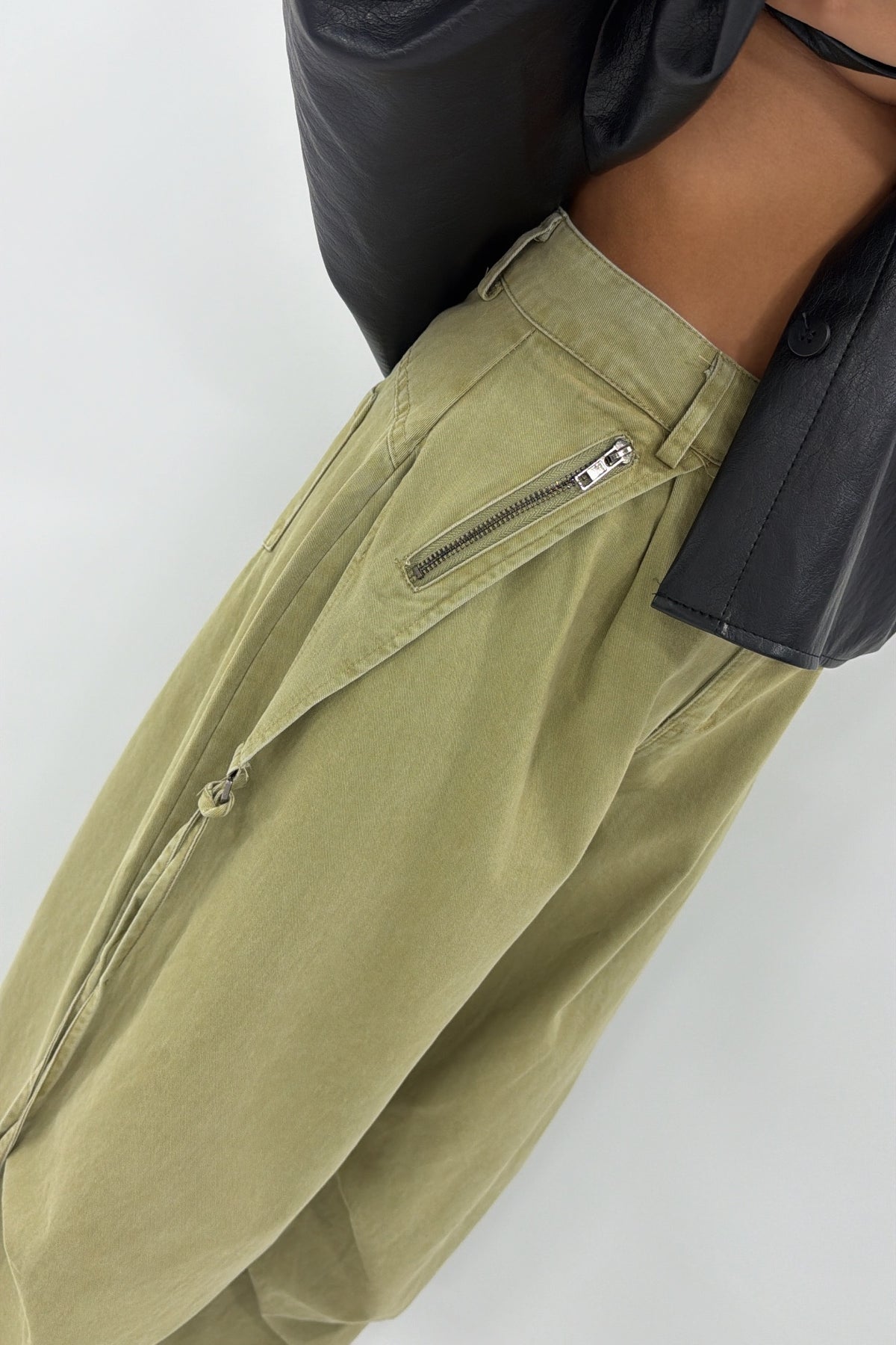 PANTALÓN CARGO DETAIL