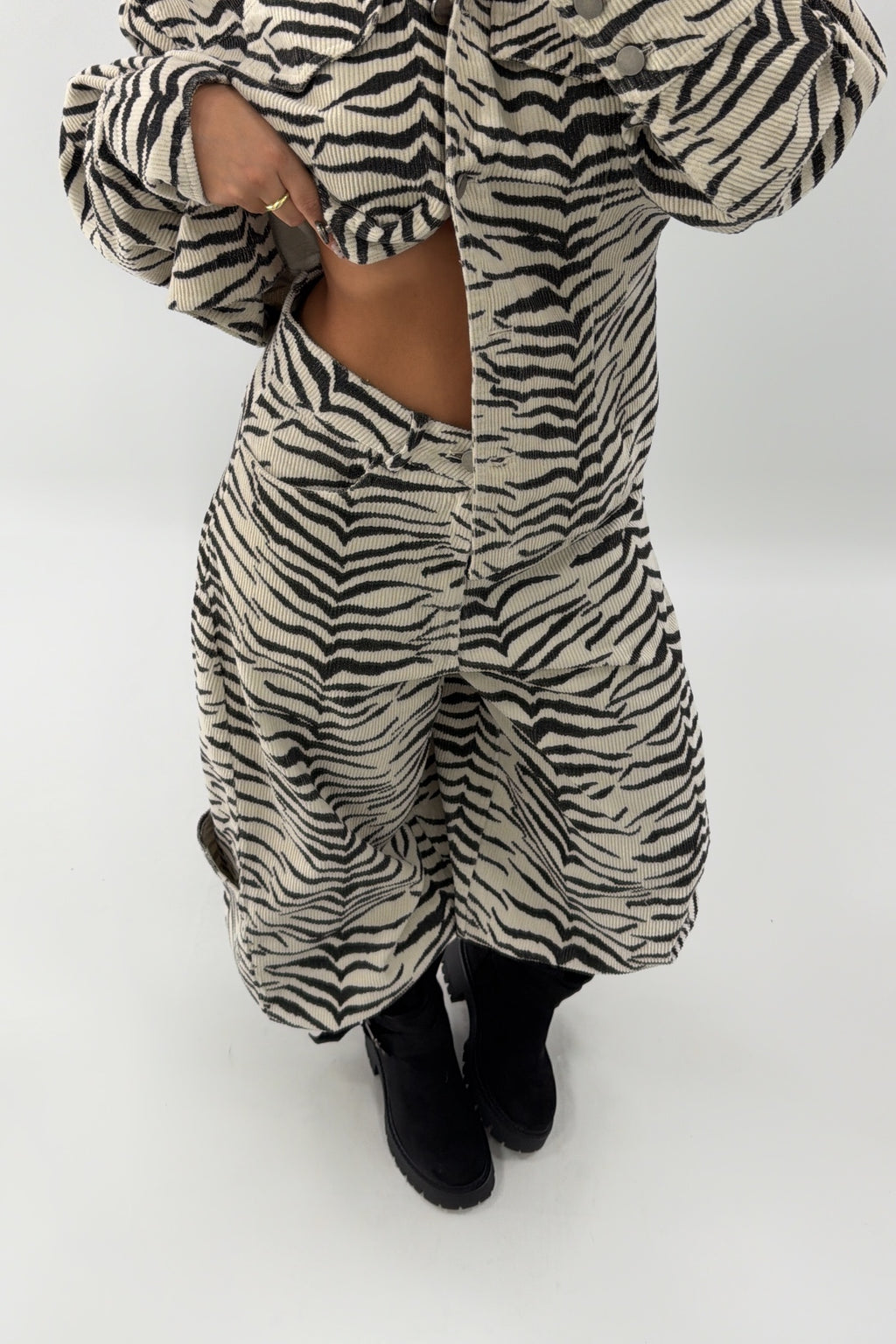 PANTALÓN ZEBRE PANA LUMINA