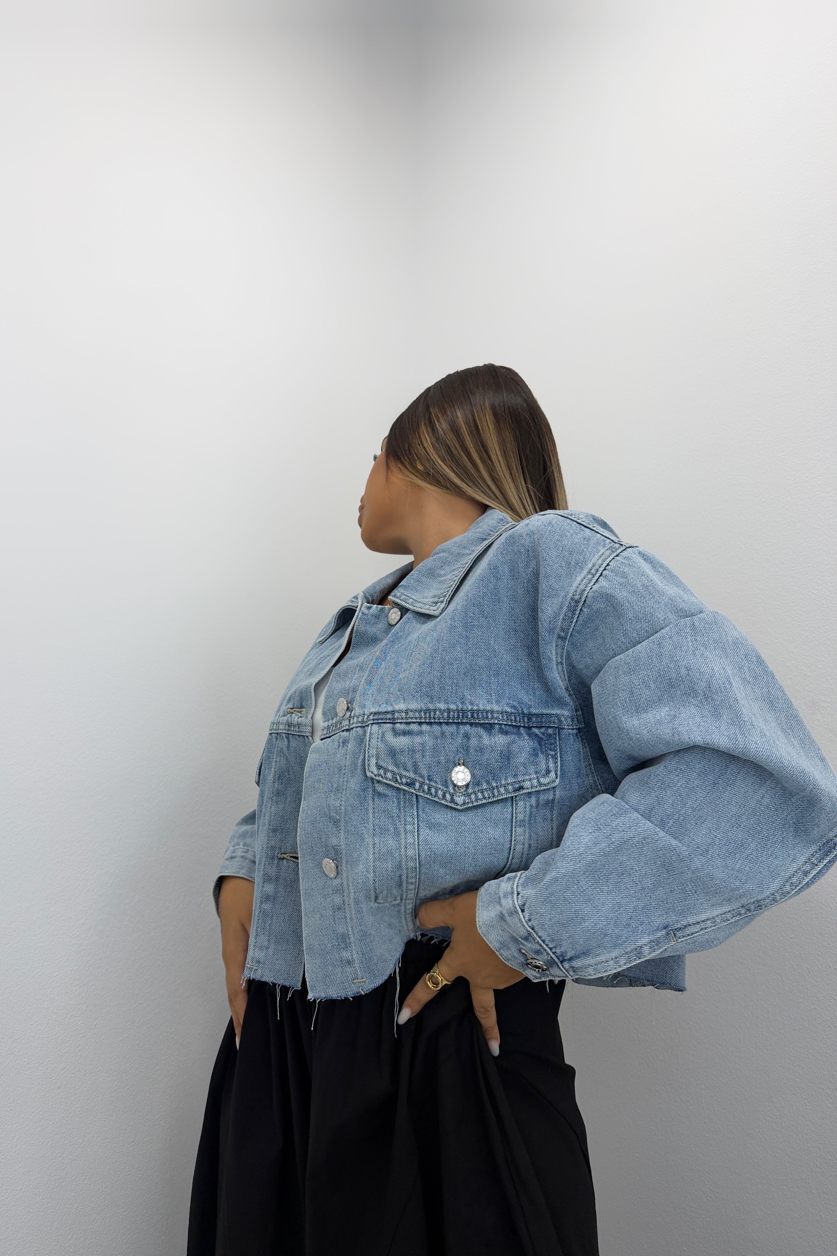 CHAQUETA CROPPED DENIM