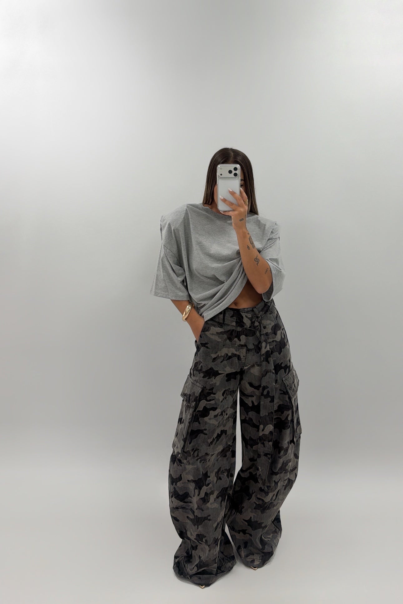 JEANS CAMUFLAJE CON CINTURÓN