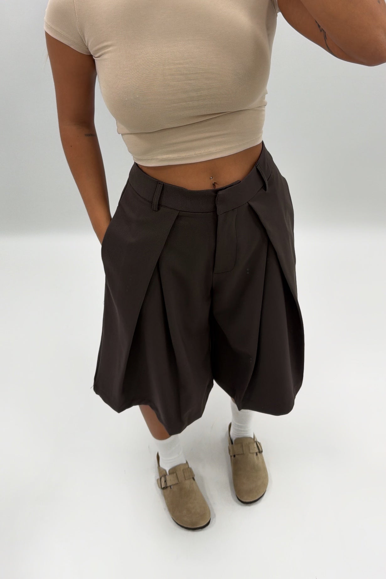 PANTALÓN BERMUDE MARRÓN