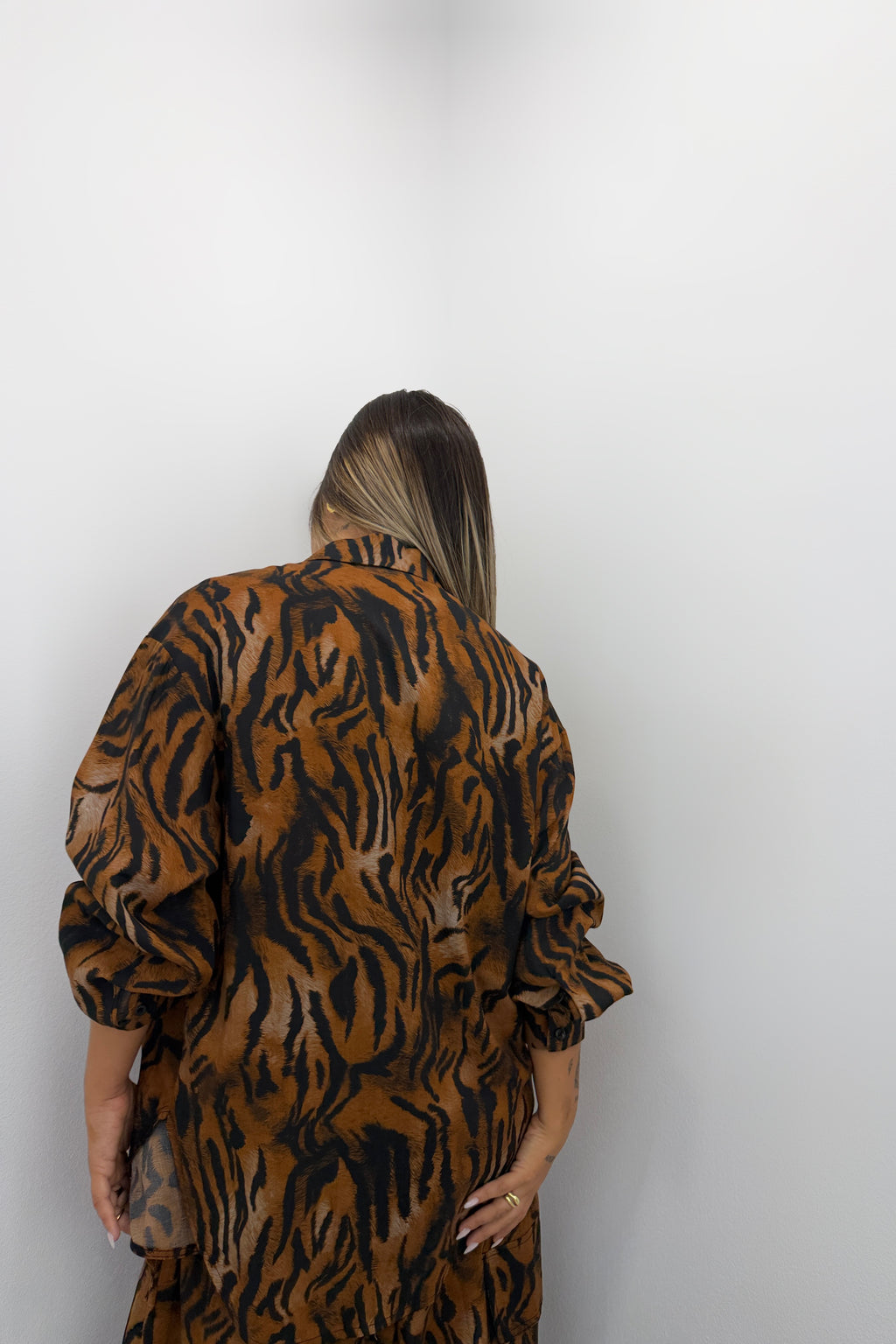 CAMISA CON PAÑUELO LUMINA