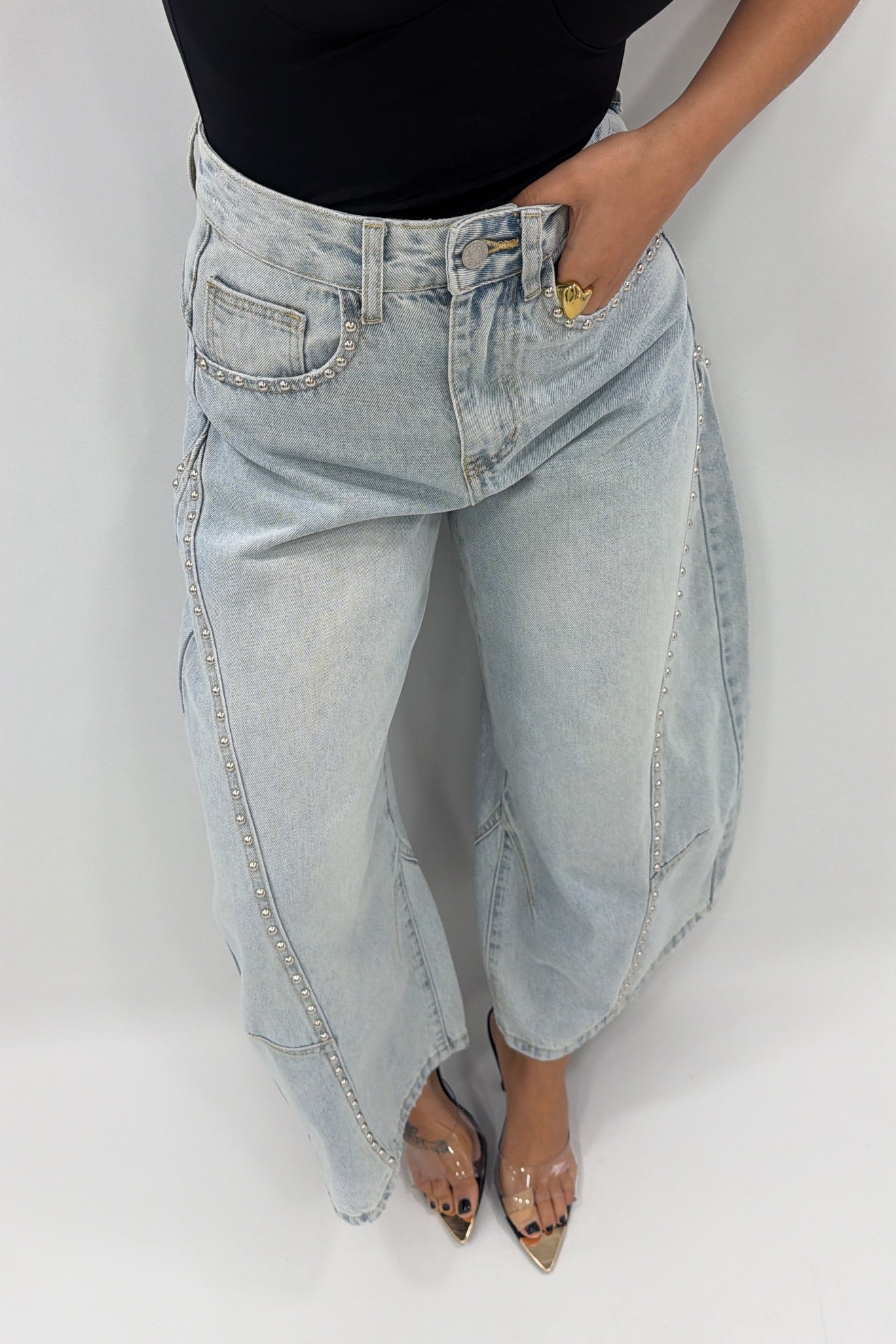PANTALÓN DENIM TACHUELA