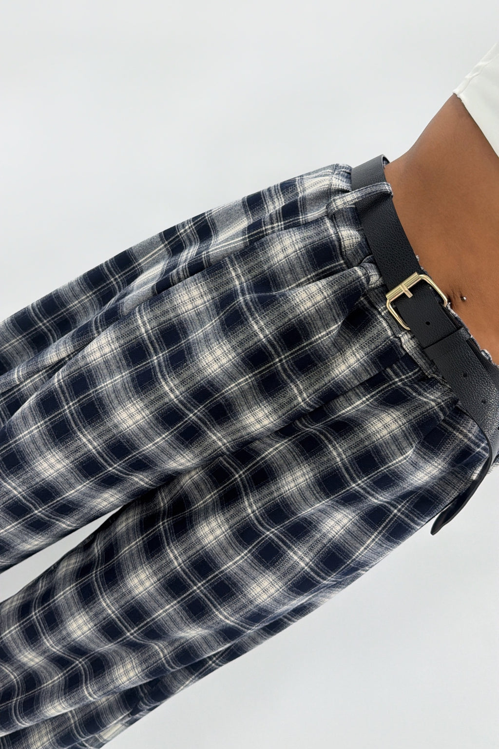 PANTALÓN CUADRE CON CINTURÓN