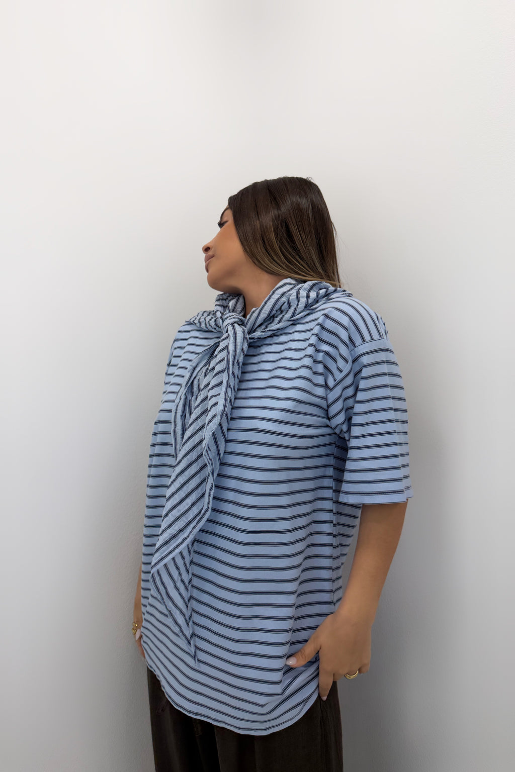 CAMISETA CON PAÑUELO
