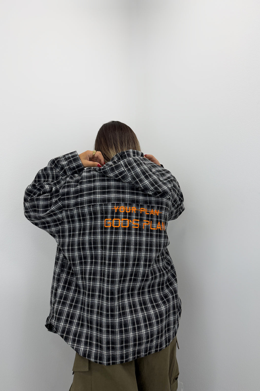 CAMISA CON CAPUCHA