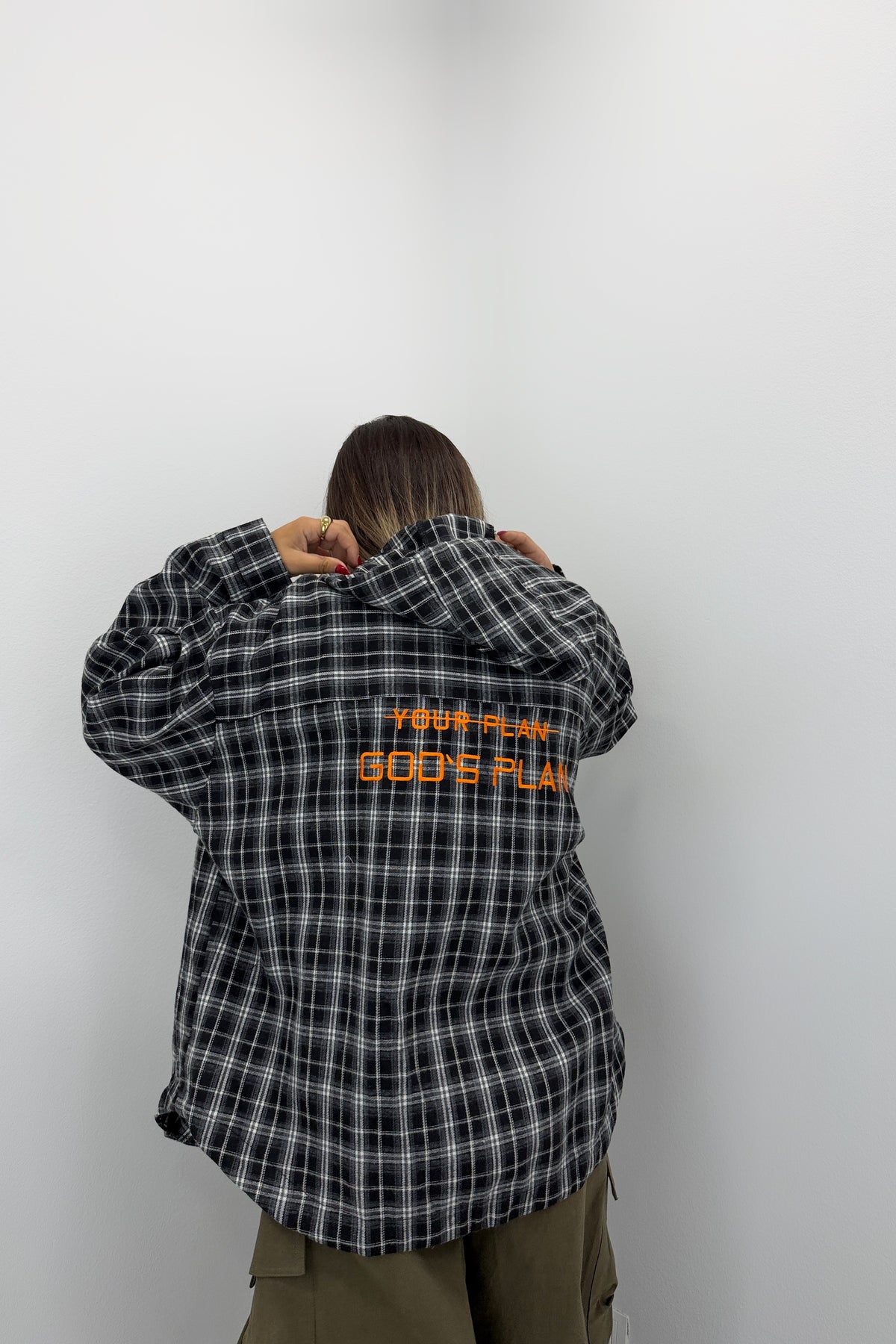 CAMISA CON CAPUCHA