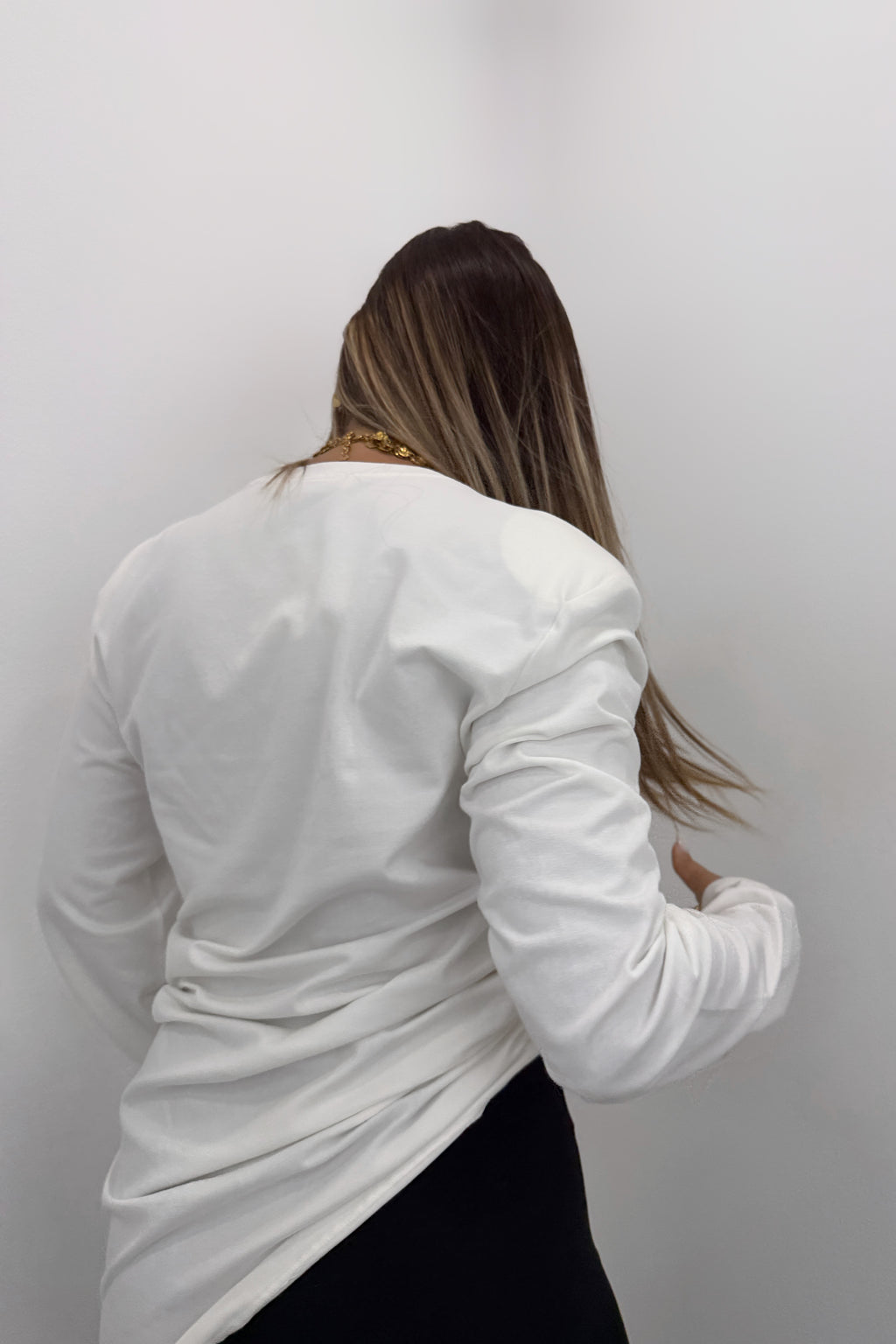 CAMISETA HOMBRERAS ASIMÉTRIC LUMINA