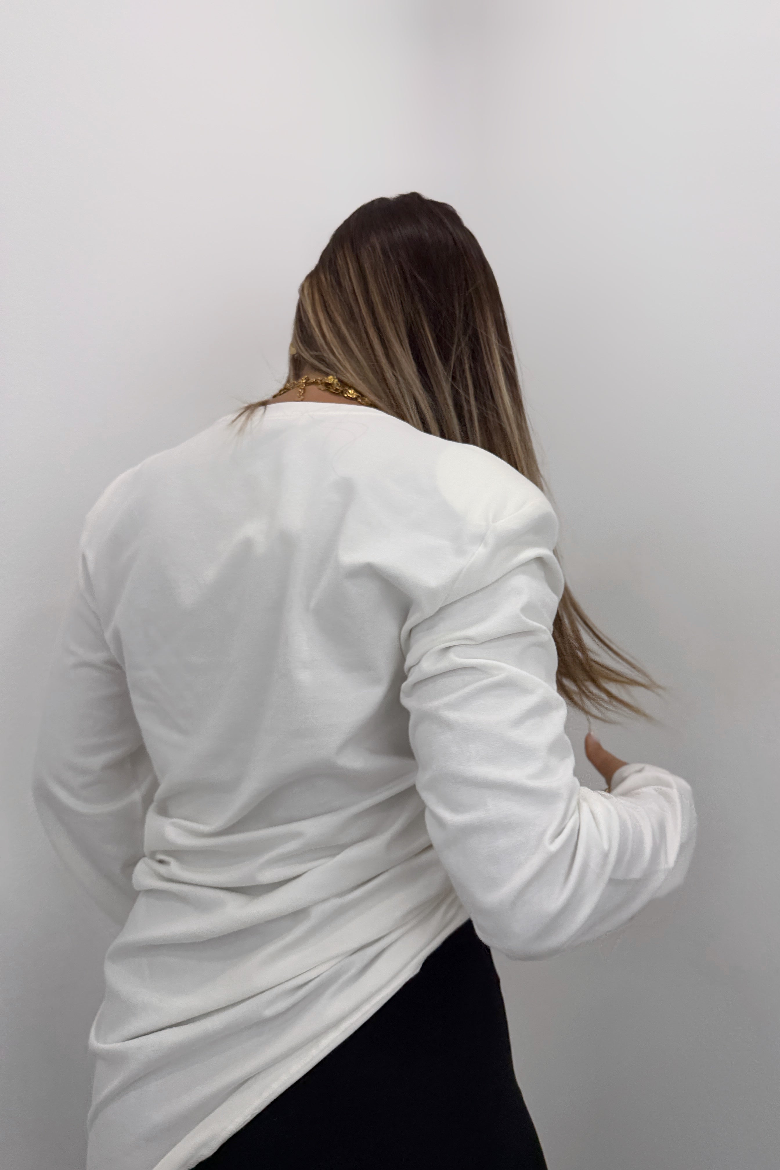 CAMISETA HOMBRERAS ASIMÉTRIC LUMINA