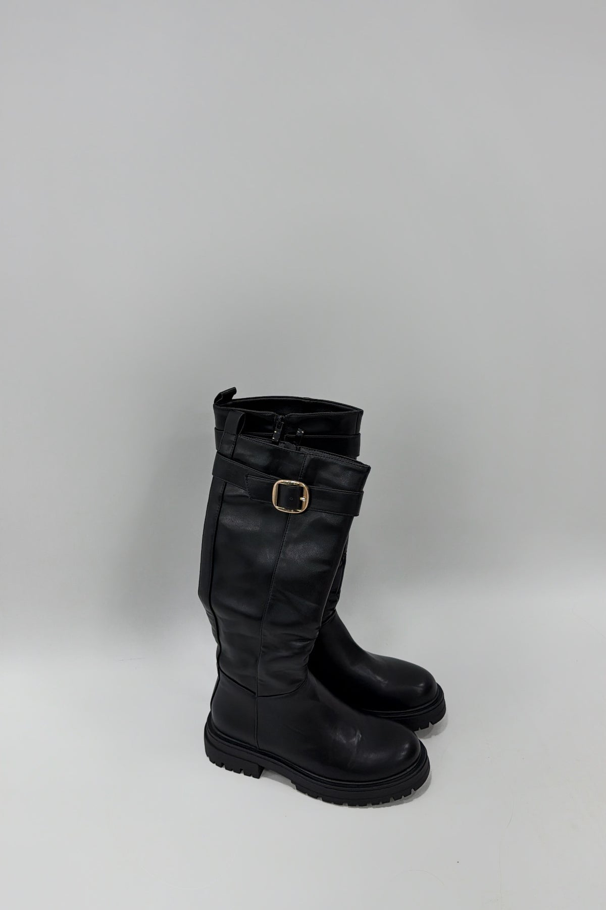 BOTAS PLANAS CON HEBILLA