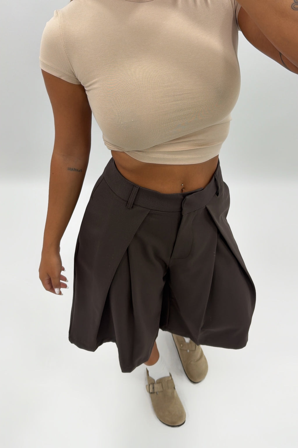 PANTALÓN BERMUDE MARRÓN
