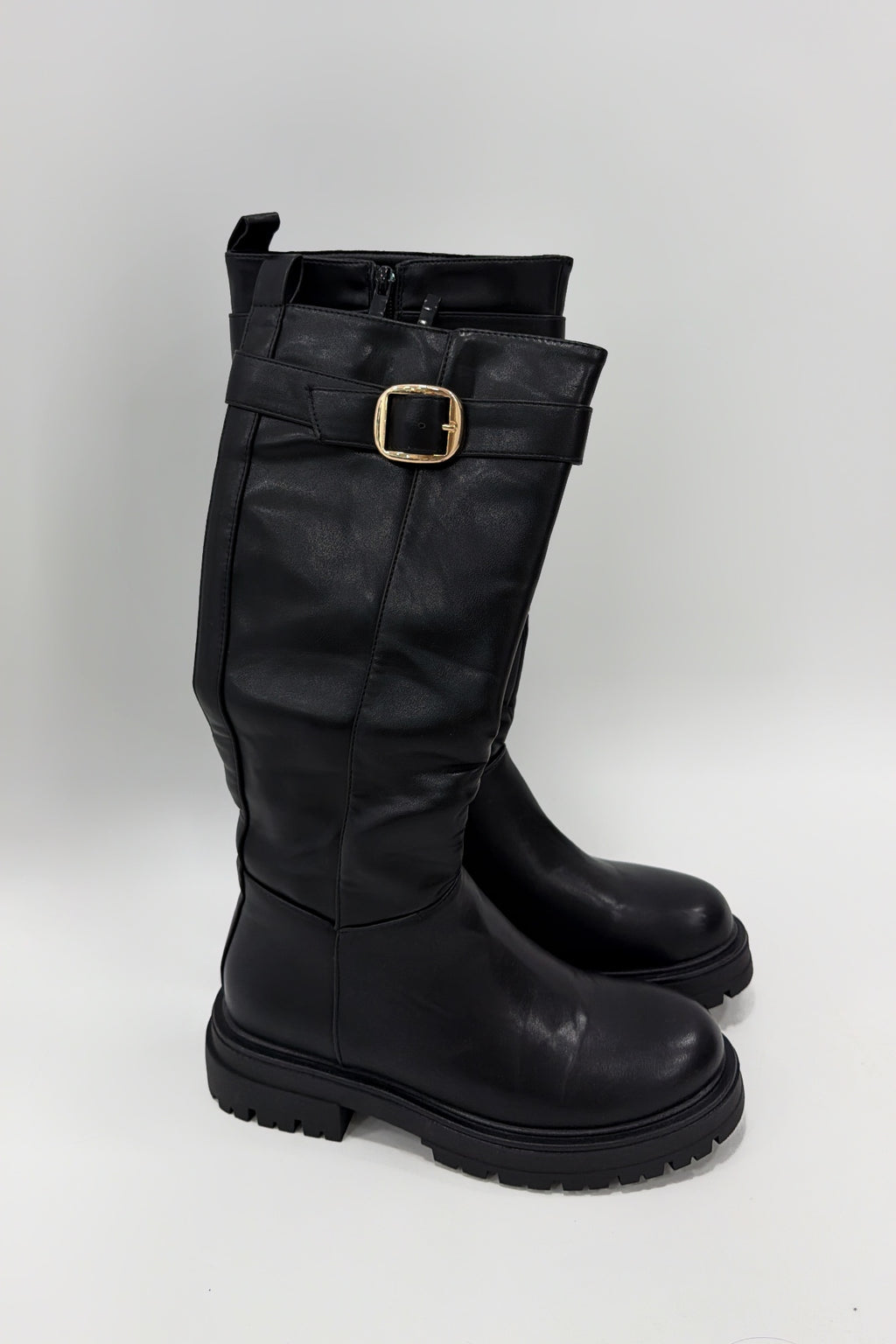 BOTAS PLANAS CON HEBILLA