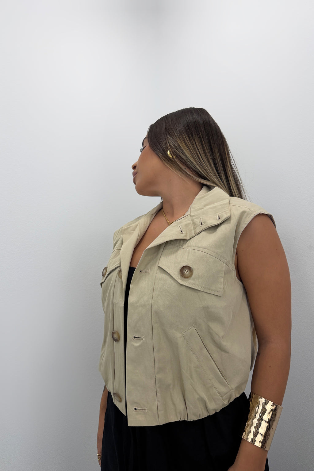 CHALECO CROPPED CREEM