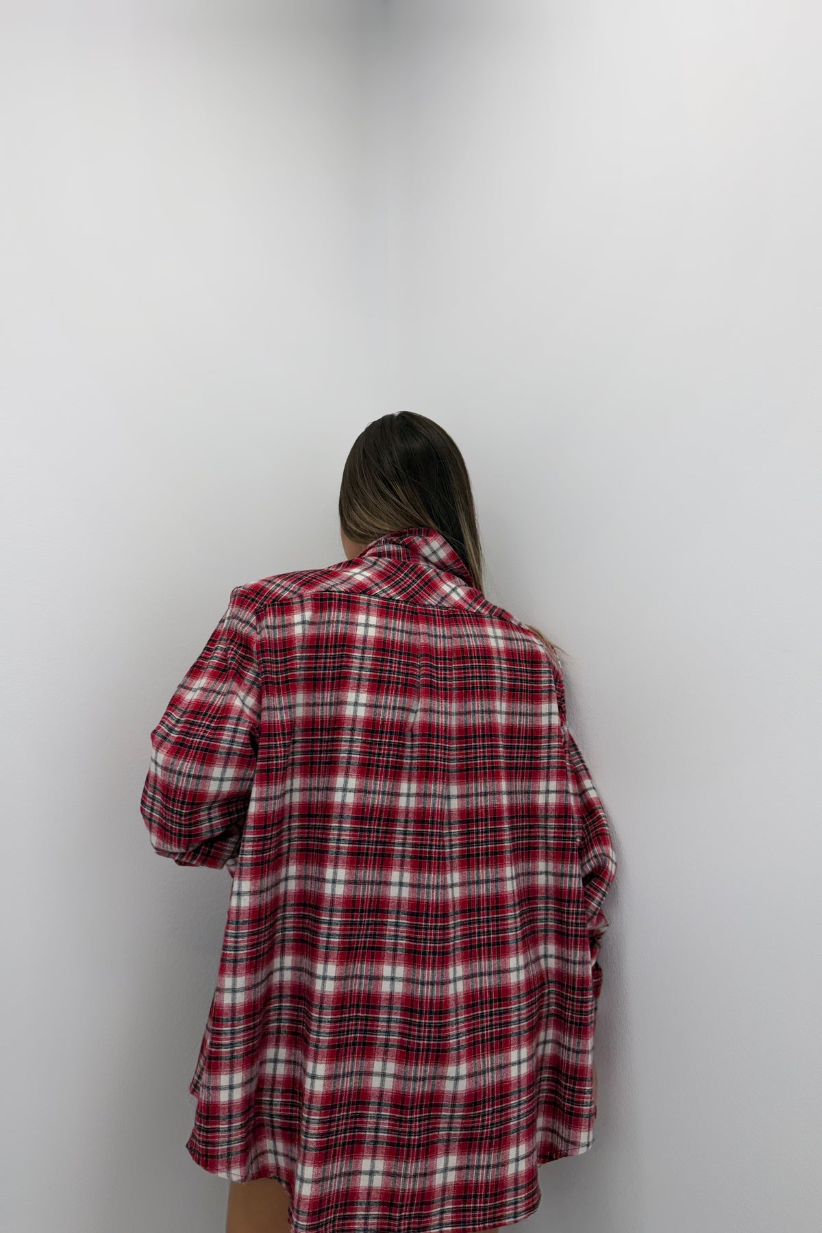 CAMISA HOMBRERAS CON PAREO LUMINA