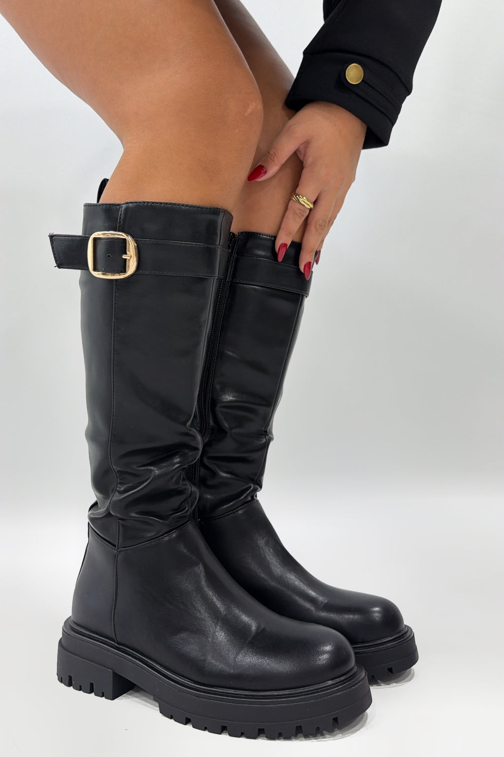 BOTAS PLANAS CON HEBILLA