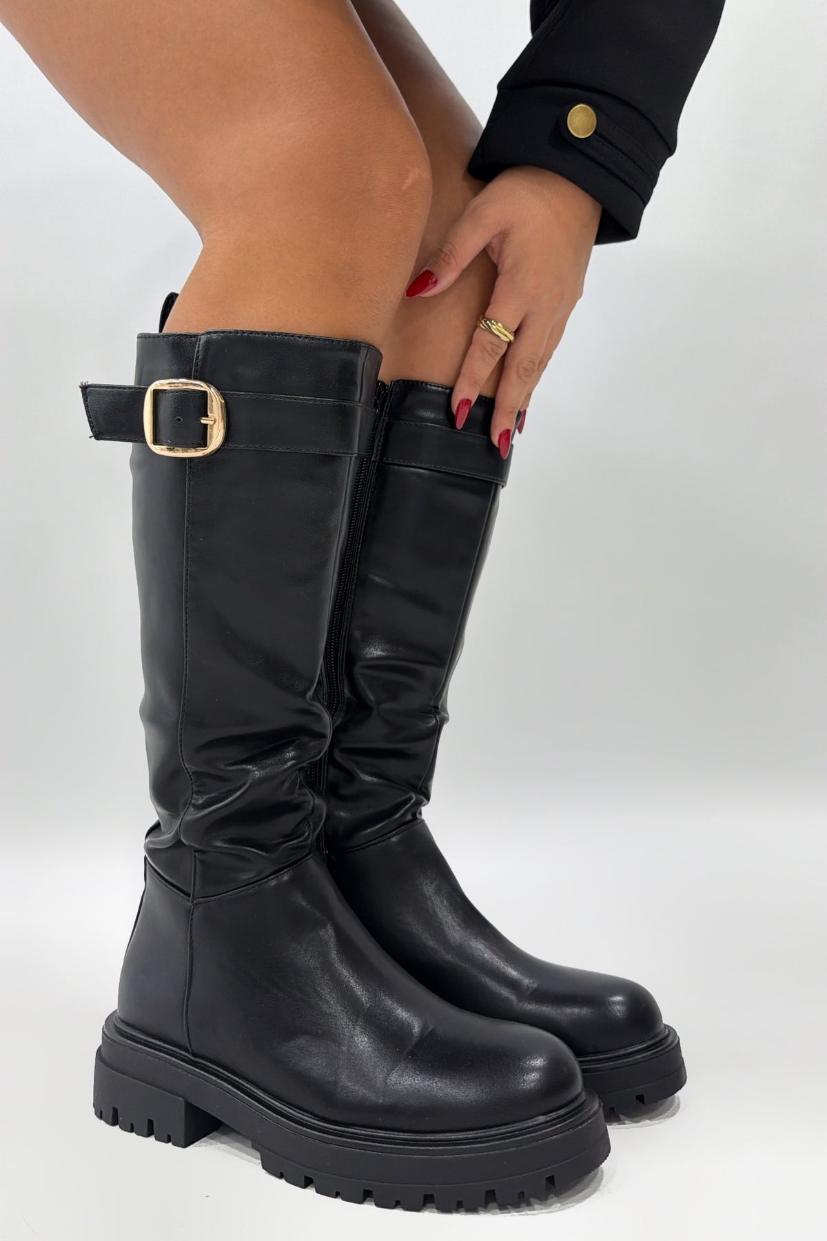 BOTAS PLANAS CON HEBILLA