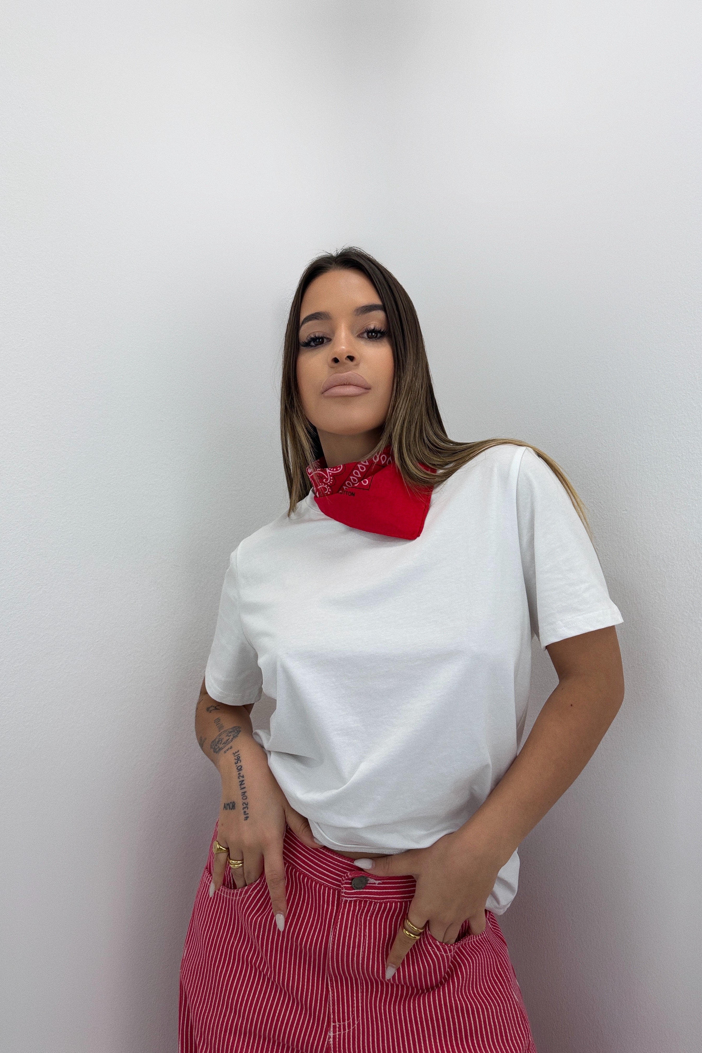 CAMISETA CON PAÑUELO