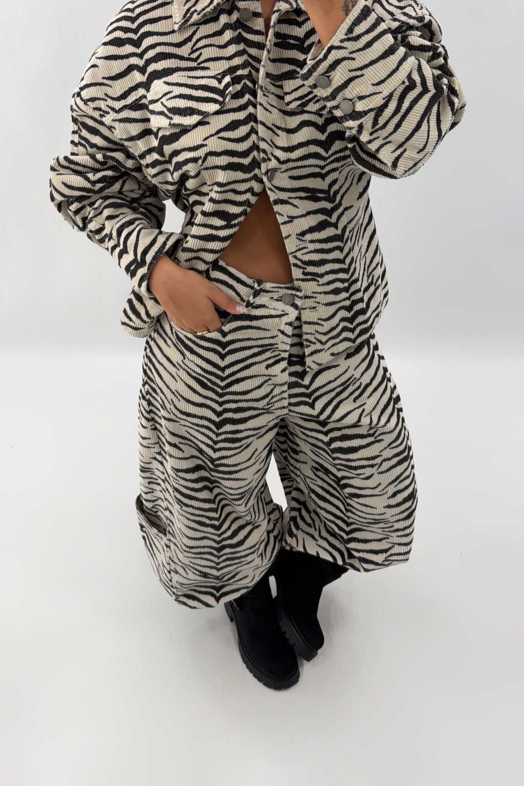 PANTALÓN ZEBRE PANA LUMINA