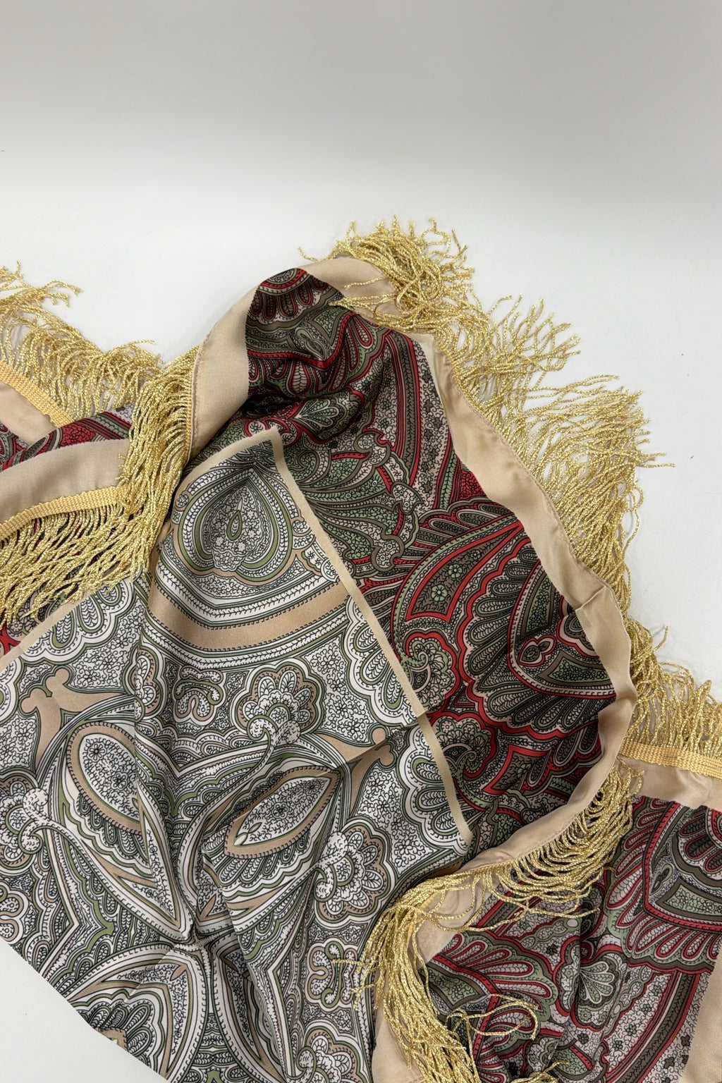 PAÑUELO ESTAMPAD CON FLECOS