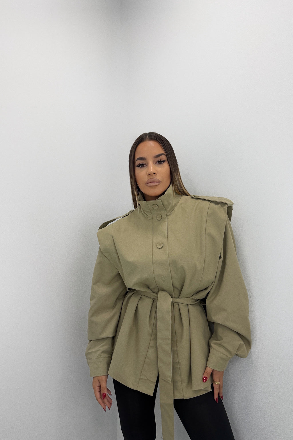 CHAQUETA TRENCH CINTURÓN
