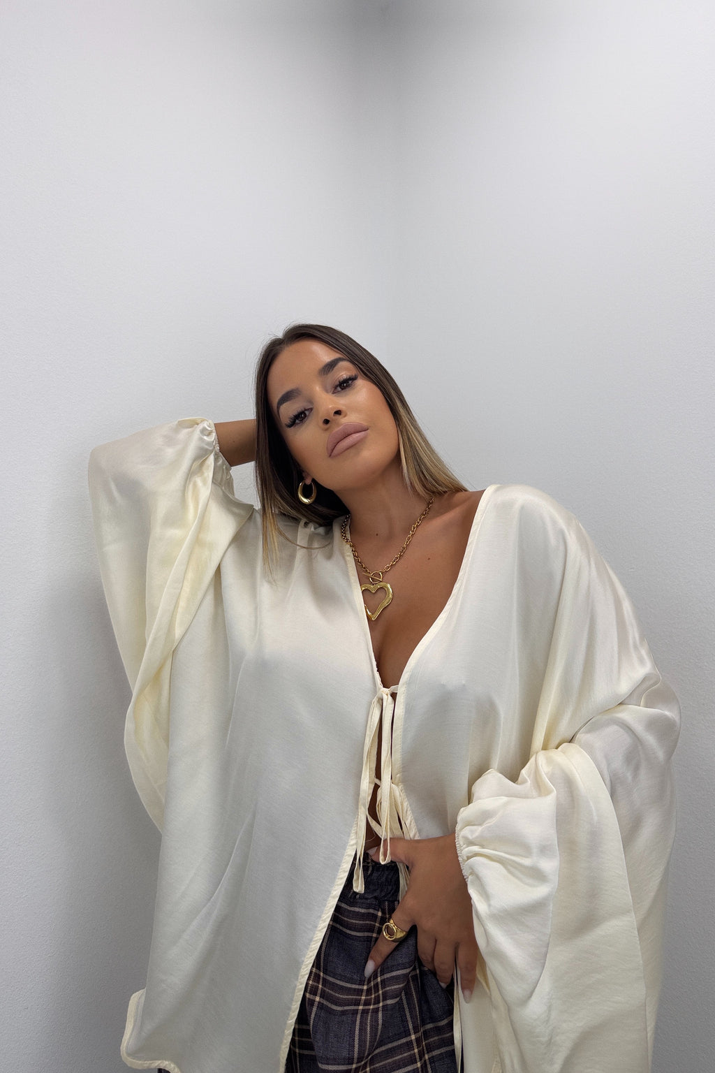 BLUSA SATÉN CREM