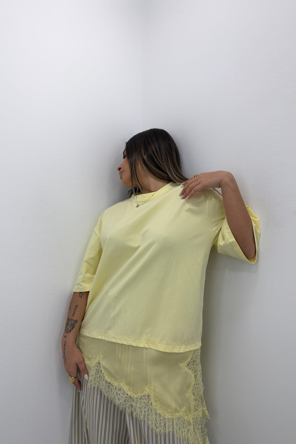 CAMISETA DETAIL ENCAJE SATÉN