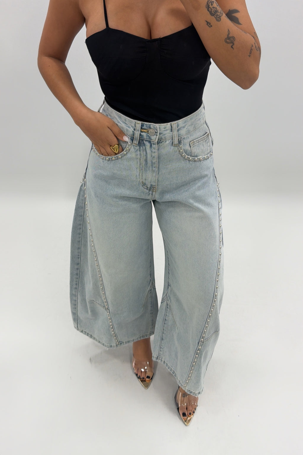 PANTALÓN DENIM TACHUELA