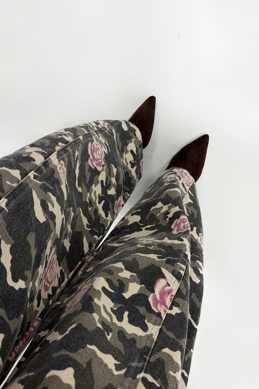 PANTALÓN ESTAMPADO CON CINTURÓN