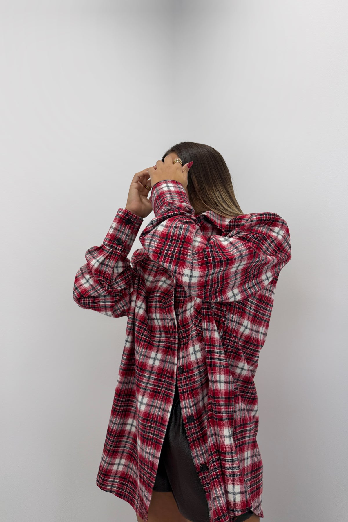 CAMISA HOMBRERAS CON PAREO LUMINA