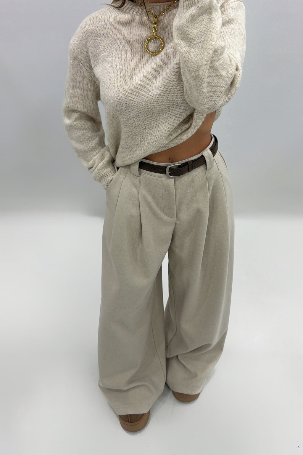 PANTALÓN CON CINTURÓN